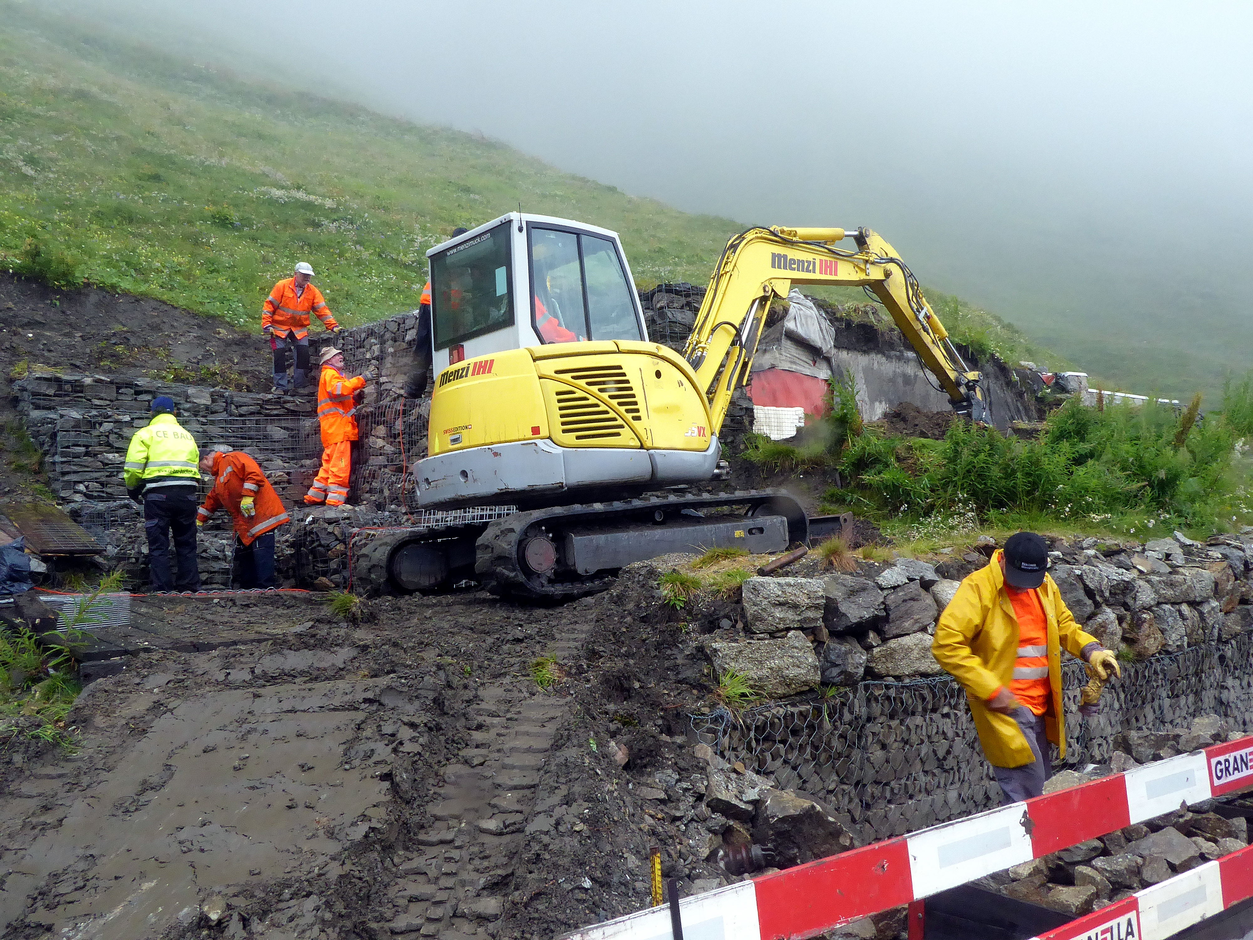 baggern an der Station Furka